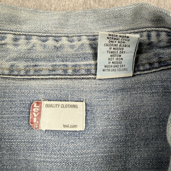Vintage Levis Shirt Mens 2XL XXL Light Wash Denim Y2K Metal Buttons Long Sleeve - Picture 7 of 12
